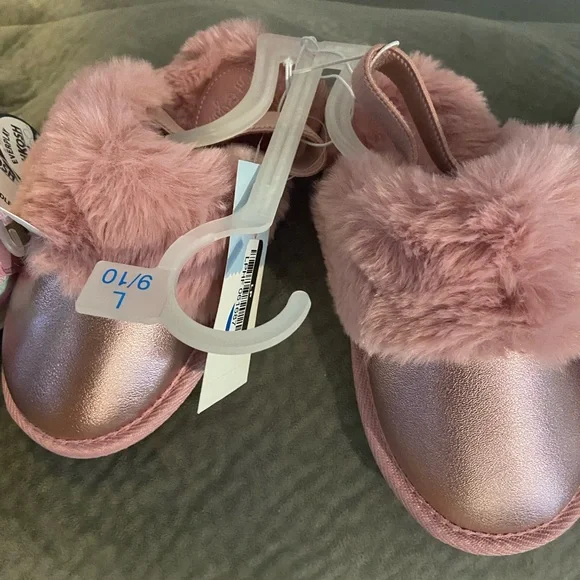 Girls 8 Osh Kosh Shoes and 9/10 Pink Furry Slip On NWT and Stars slip on Lot - Picture 4 of 5